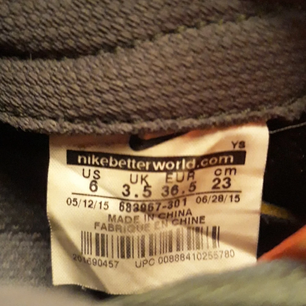 NIKE Women's Internationalist‎ Mid Running Shoes Carbon Green Womens Size 6